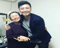 Kimchi surprised his grandmother by visiting her home in early 2017.